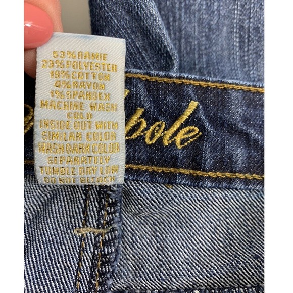 Southpole Capri Jeans Juniors Size 5 Medium Wash Denim Embroidered Back‎ Pockets - Picture 6 of 8